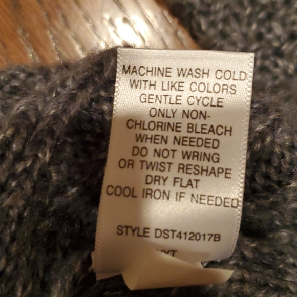 Sweater - Picture 4 of 4